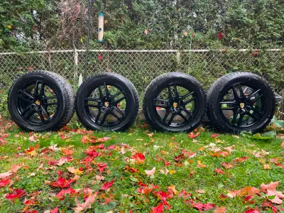 *English will follow* Ensemble de 4 jantes Porsche Cayenne OEM d’origine de 19 po, montées sur des p...