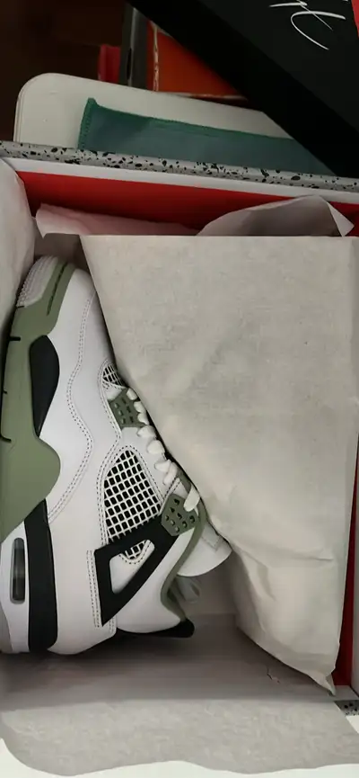 Jordan 4 seafoam size 4.5y/6w, View more