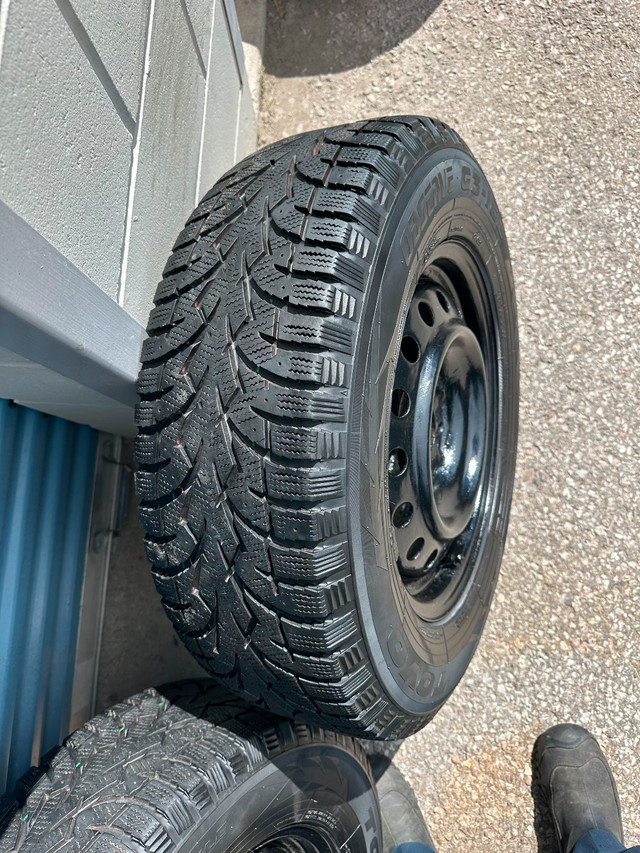 215/70r16 Toyo Observe G3-Ice winter tires 5x114.3 RAV4 in Tires & Rims in Barrie - Image 2