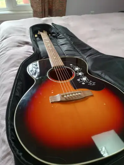 Takamine 6 string sunburst, View more