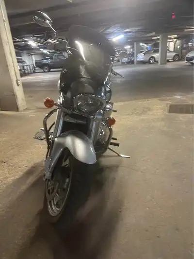 Selling my beautiful 2009 Suzuki Boulevard M109R It comes with tons of extras Comes with a crash bar...