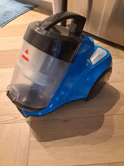 Vacuum Bissell Powerforce, Compact Yet Powerful Used very little, Filter area 100% Cleaned and ready...