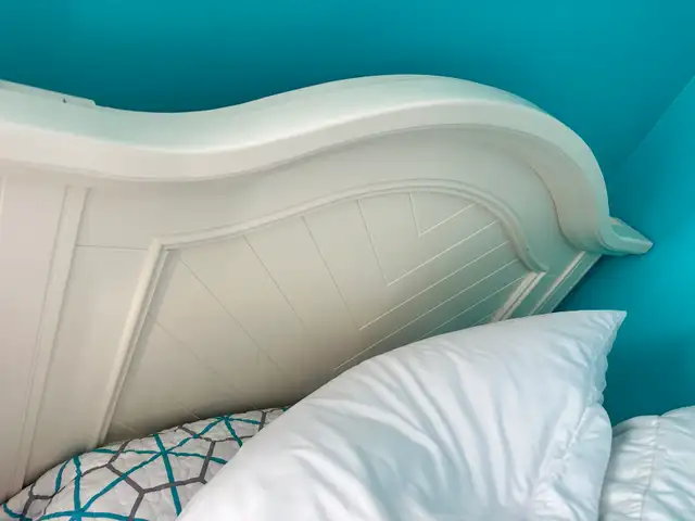 Country Style Twin Bed and Desk/Chair   in Beds & Mattresses in Oshawa / Durham Region - Image 3