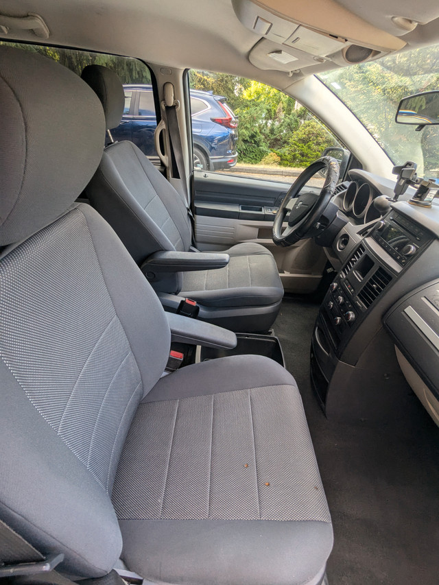 2009 Dodge Grand Caravan SE in Cars & Trucks in North Shore - Image 3
