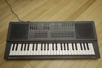 Yamaha PortaSound PSS-460 80s Synth, View more
