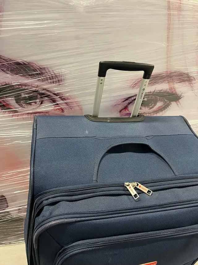 Grant Luggage in Bags & Luggage in City of Toronto - Image 4