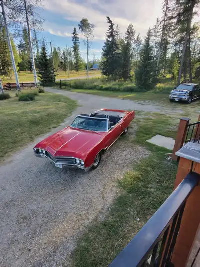 430 cubic inch Buick V8 engine, Automatic transmission Power convertible top 2-door Red exterior wit...