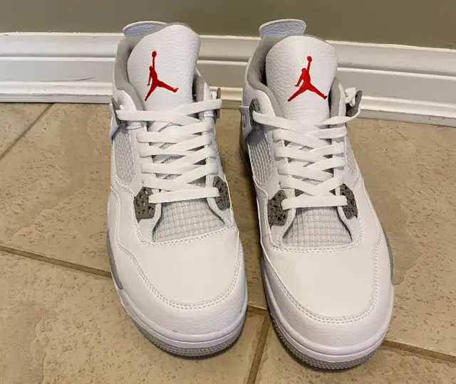 Jordan 4 Retro 'White Oreo' size 10 in Men's Shoes in Oakville / Halton Region - Image 5