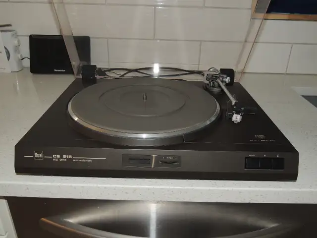 Dual CS-515 belt drive semi-auto turntable in Stereo Systems & Home Theatre in Mississauga / Peel Region - Image 3