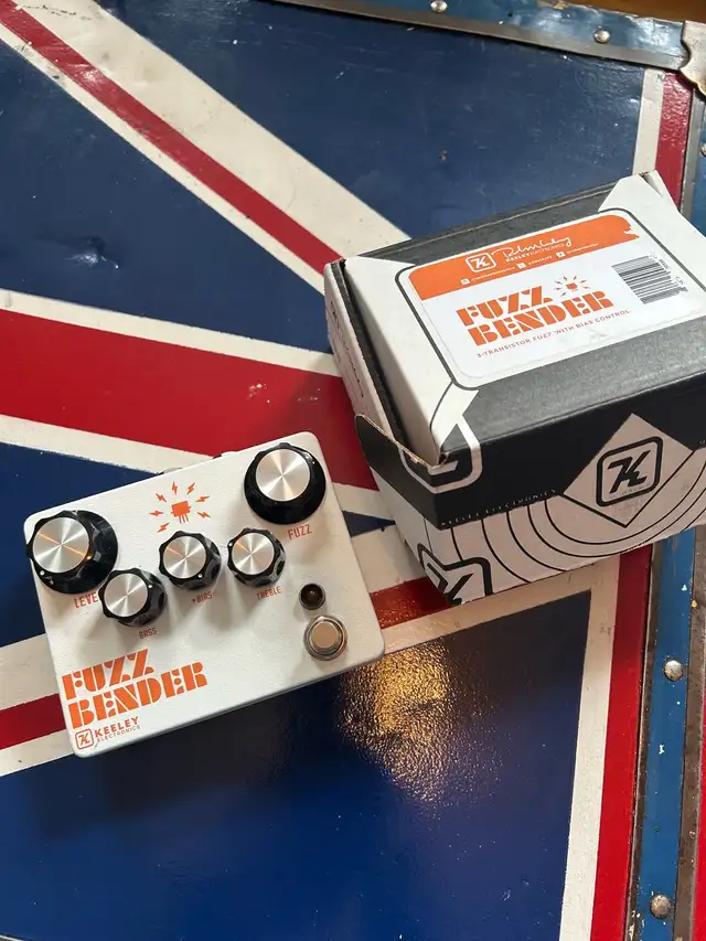 Pédale Keeley Fuzz Bender in Amps & Pedals in City of Montréal - Image 2