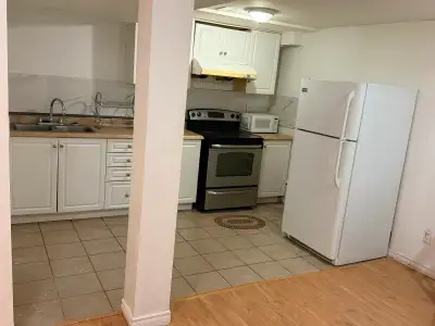 2 Bedroom Basment with Seperate Entrance