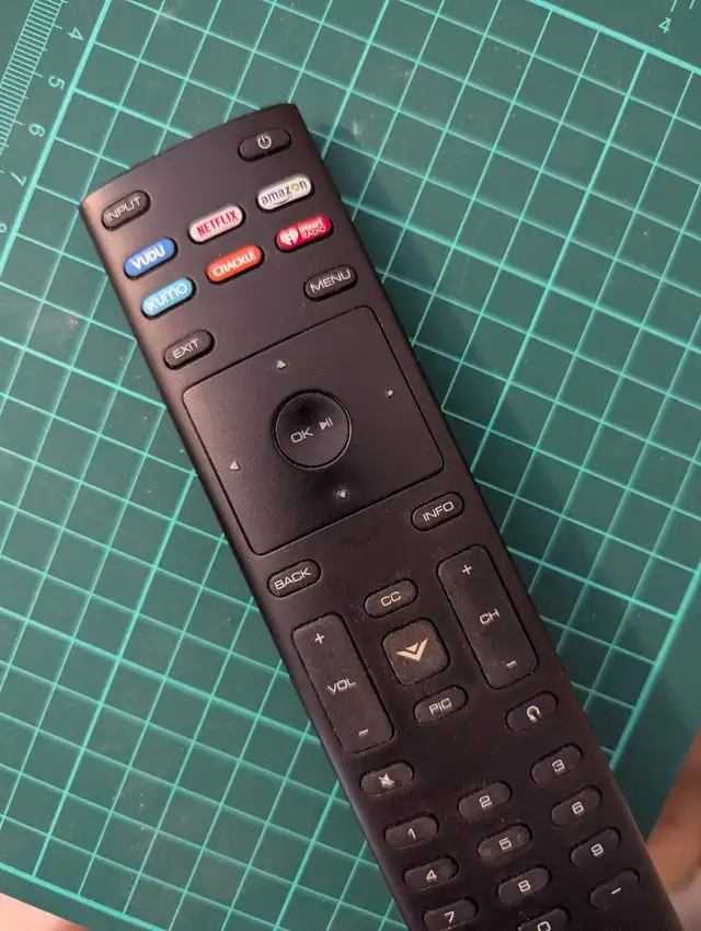 Visio Smart TV remote in Video & TV Accessories in Ottawa - Image 2