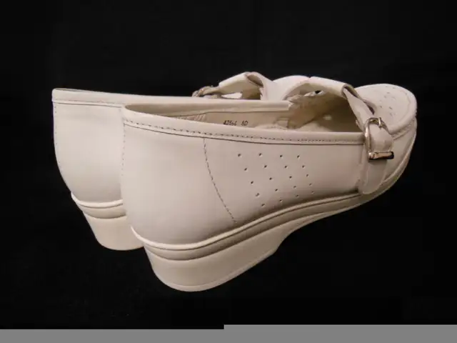 Chaussures neuves !  I LOVE COMFORT blanc - Femme pointure 8 in Women's - Shoes in Québec City - Image 6