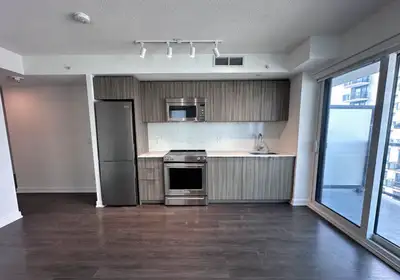 condo 1+1 1/2 washroom with oarking and locker