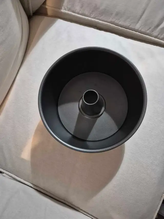 Wilton Angel Food Cake Pan in Kitchen & Dining Wares in Napanee - Image 6