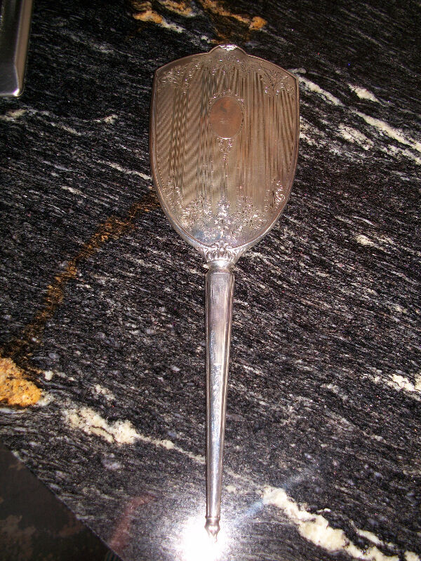 Brush/mirror  Sterling Silver Set in Arts & Collectibles in Port Alberni - Image 2