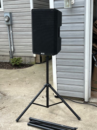 2x Alto Professional 15” 2000 watts powered speakers w/ stands
