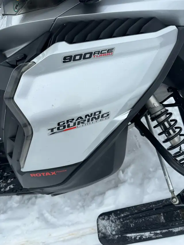 BRP grand Touring limited in Snowmobiles in Shawinigan - Image 2