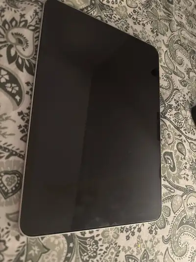 M4 iPad Pro barely used, View more