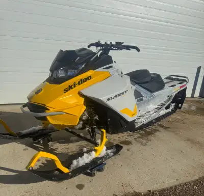 2023 summit Neo 610km next to new condition txt 780 806 8123