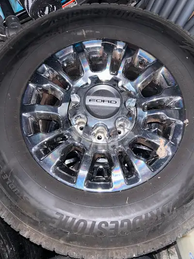 F250 18” rims and tires with sensors. Rims are in great shape, no scrapes comes with all the lug nut...