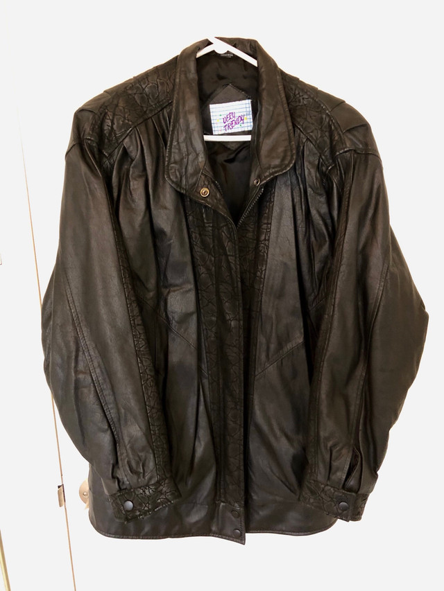 Vintage Women’s Large Cow Skin Leather Jacket in Women's - Tops & Outerwear in Winnipeg