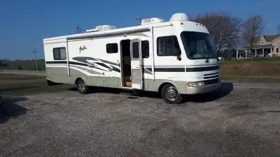 GOOD MOTOR HOME, 1000KM ON SAFETY, NEW: WINDSHIELD, HEADLIGHTS, BACKUP CAMERA, ENTERTAINMENT TV+ DVD...