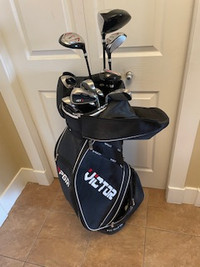 BRAND NEW NEVER USED GOLF CLUB SET