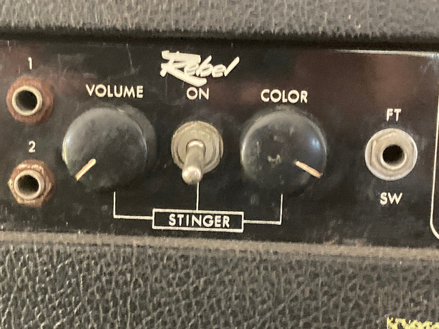 Reduced! Garnet "Rebel" Vintage Guitar Amp Head With Stinger in Amps & Pedals in Whitehorse - Image 3