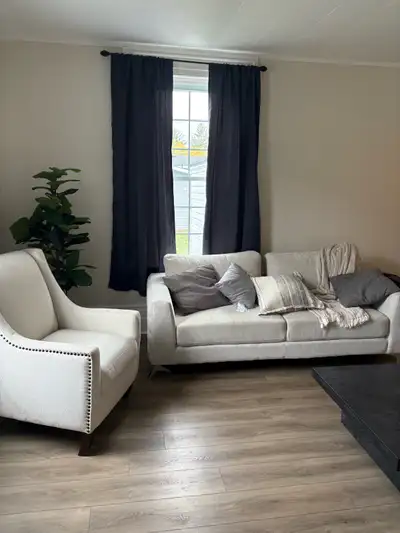 For rent one bedroom apartment in Port Dover. Laundry and parking. Available January 1st $1350/month...