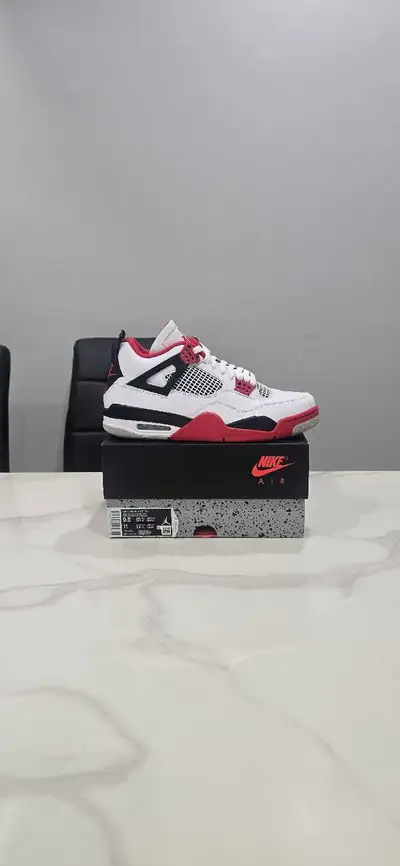 Air Jordan 4 fire red size 9.5, View more