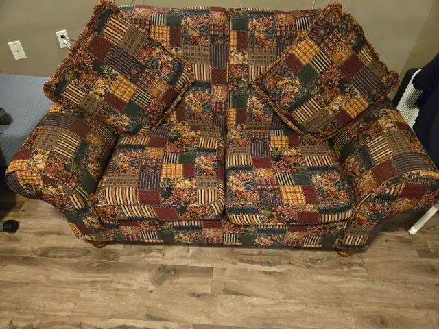 Matching Couch and Love Seat in Couches & Futons in City of Halifax - Image 4