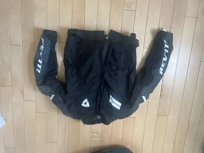 Revit Motorcycle jacket w back armour and removable rain liner M, View more