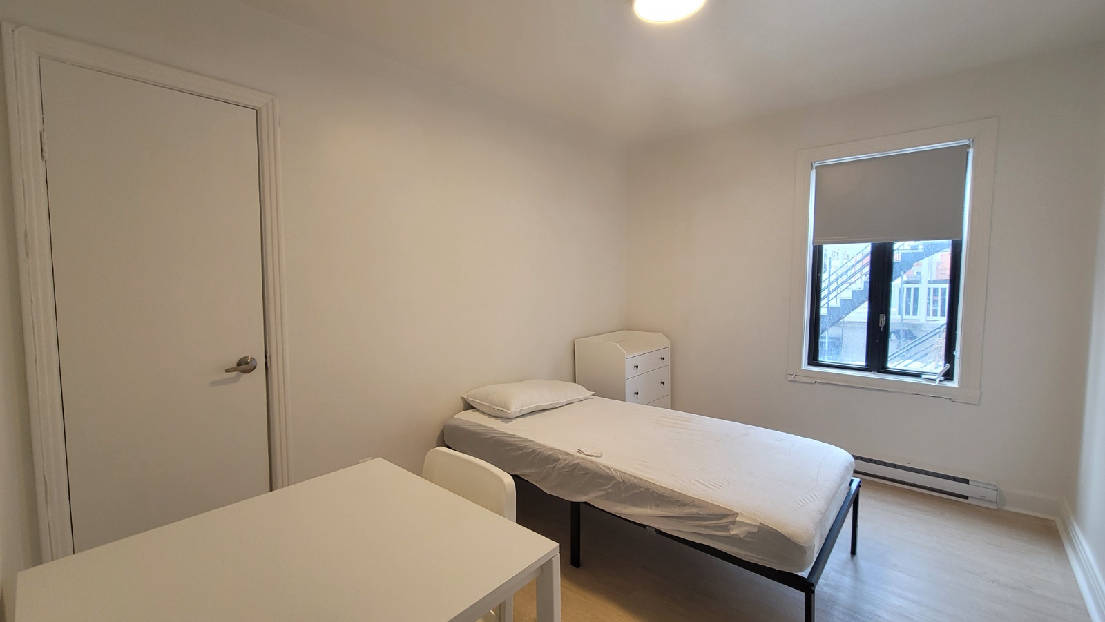 Chambre à louer rue Sherbrooke et St-Germain (5 min métro) — photo 2