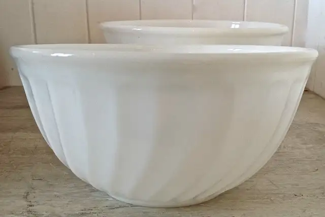 Vintage Collection. Two beautiful FIRE KING Milk Glass bowls63417654967809121