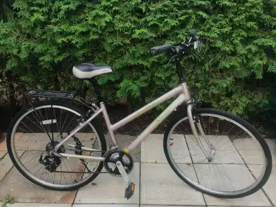 Vélo/Bike hybride Norco Yorkville pour femme Roues 700C Cadre 17po en aluminium 21-vitesses Selle av...