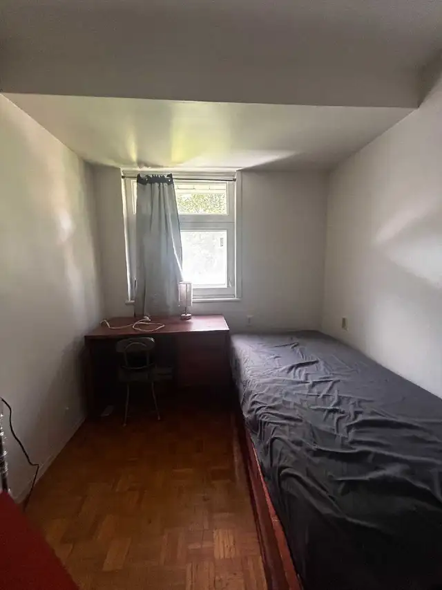 Furnished room downtown w internet