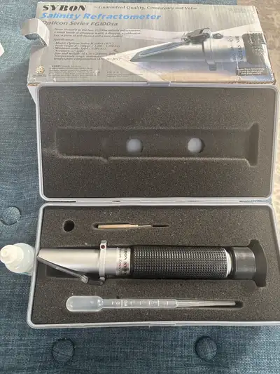 Check the salinity of your aquarium with this Sybon Opticon Series FG100sa salinity refractometer, c...