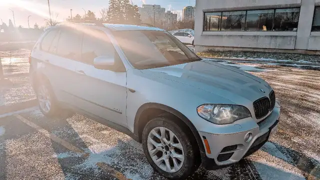 Private Drive Airport Shuttle Drop off Pick up in Rideshare in Ottawa - Image 2