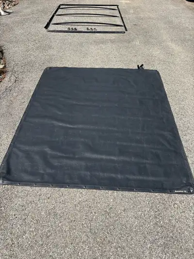 Black Max tunneau soft tunneau cover Fits Silverado/Gmc 07-13 No rips , all connections are good and...