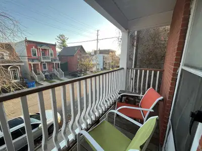 I'm looking for a roommate to rent the second bedroom in my apartment starting September 1st, 2025 (...