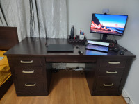 Large elegant Sauder Executive Desk