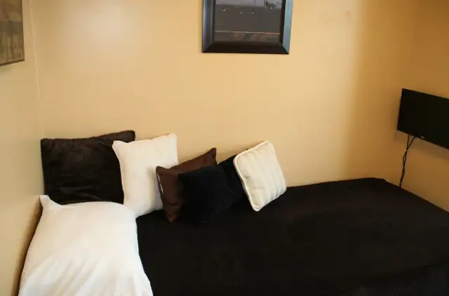 Room for rent in Mississauga- (Penthouse/lakeview!)634369717436171214