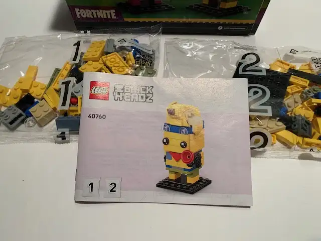 Lego Bricks Headz Fortnite Cuddle Team Leader / Adventure Peely in Toys & Games in City of Toronto - Image 9