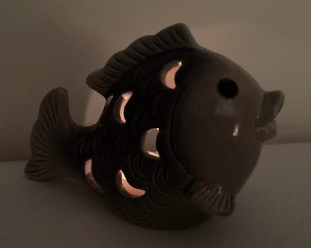 Super Cute Grey and Blue Ceramic Fish Tea Candle Votive Holder dans Décoration intérieure et accessoires  à Ouest de l’Île - Image 2