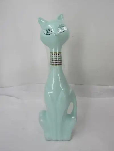 Avon bubble bath bottle in the shape of Siamese cat. This vintage inspired atomic kitty named “Yvett...