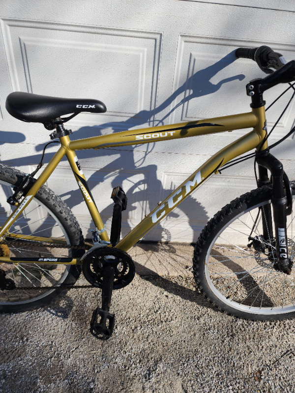 CCM Scout gold Bike 26'' wheel mountain bicycle in Mountain in Oakville / Halton Region - Image 4