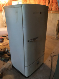 CLASSIC GENERAL ELECTRIC DELUXE FRIDGE FOR SALE