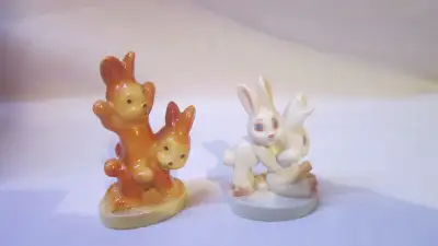 These small figurines are in good used condition. They both measure around 2&1/4 inches tall. Please...