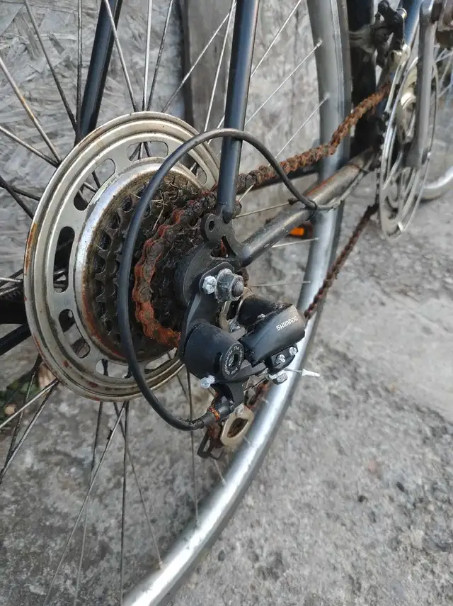 10 Speed Raleigh Road Bike in Road in Kawartha Lakes - Image 5